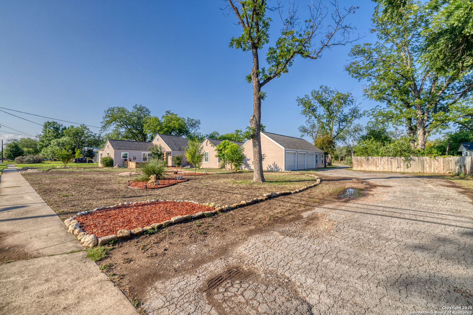 1100 N High Uvalde TX 78801