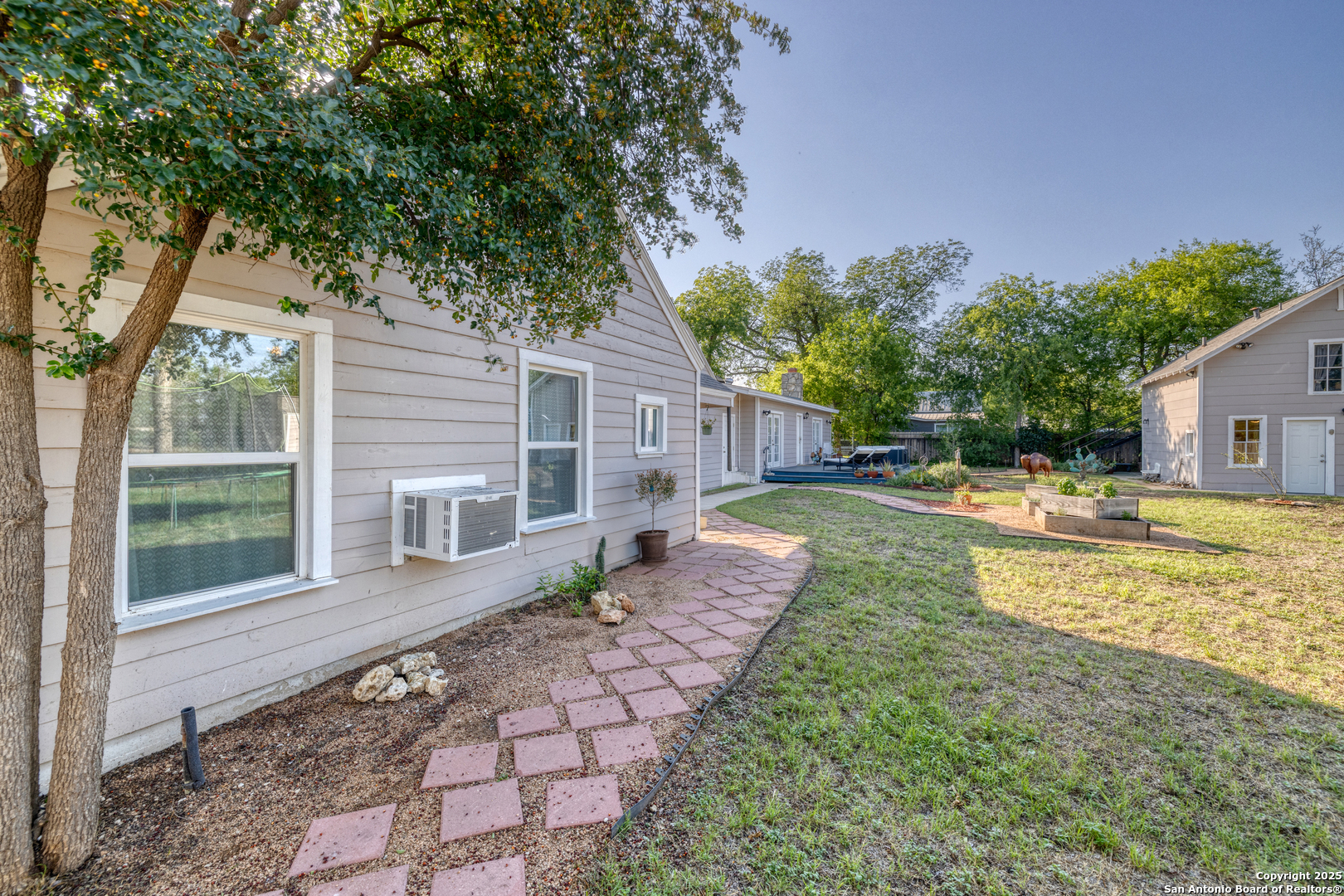 1100 N High Uvalde TX 78801
