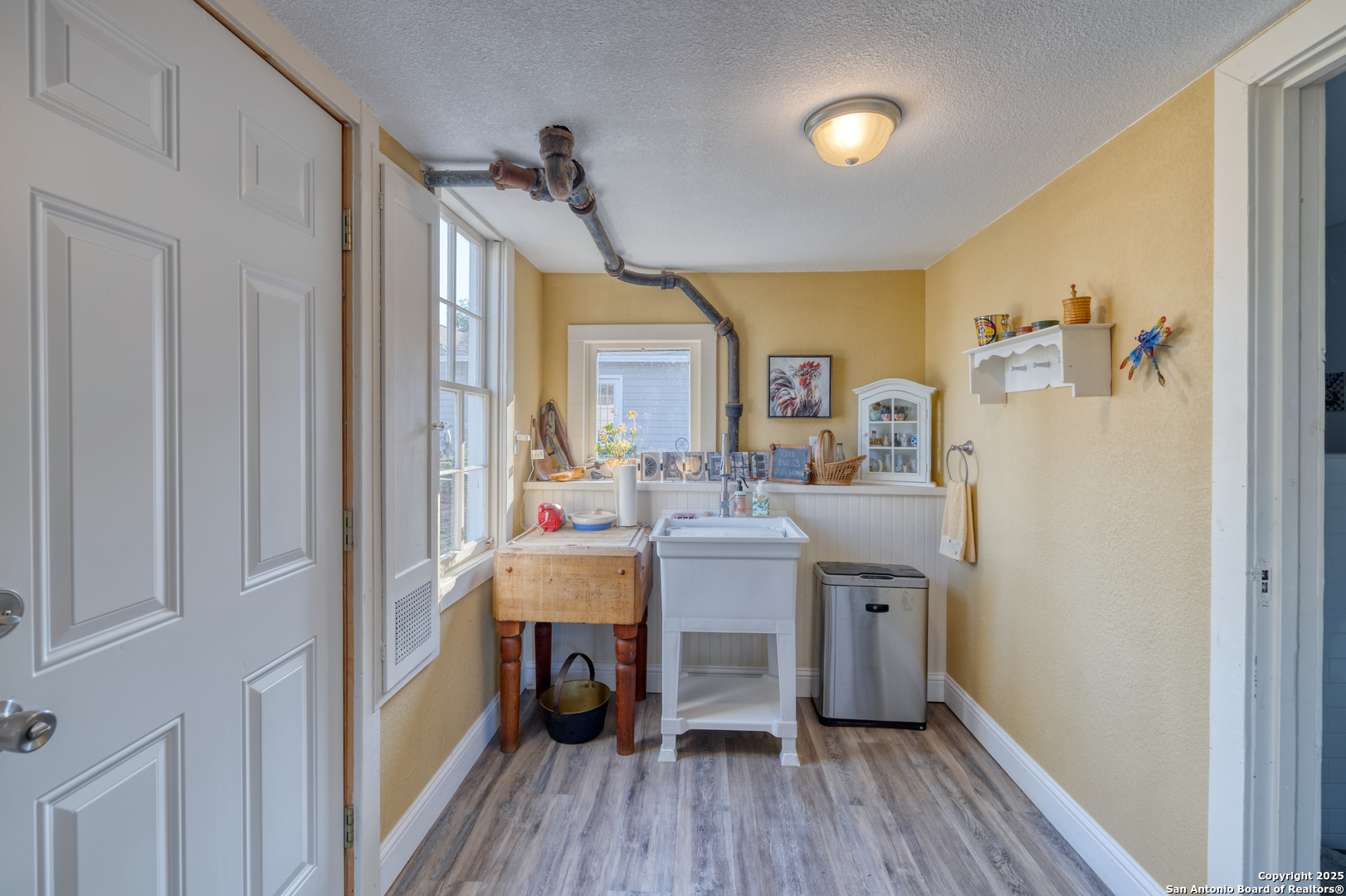 1100 N High Uvalde TX 78801