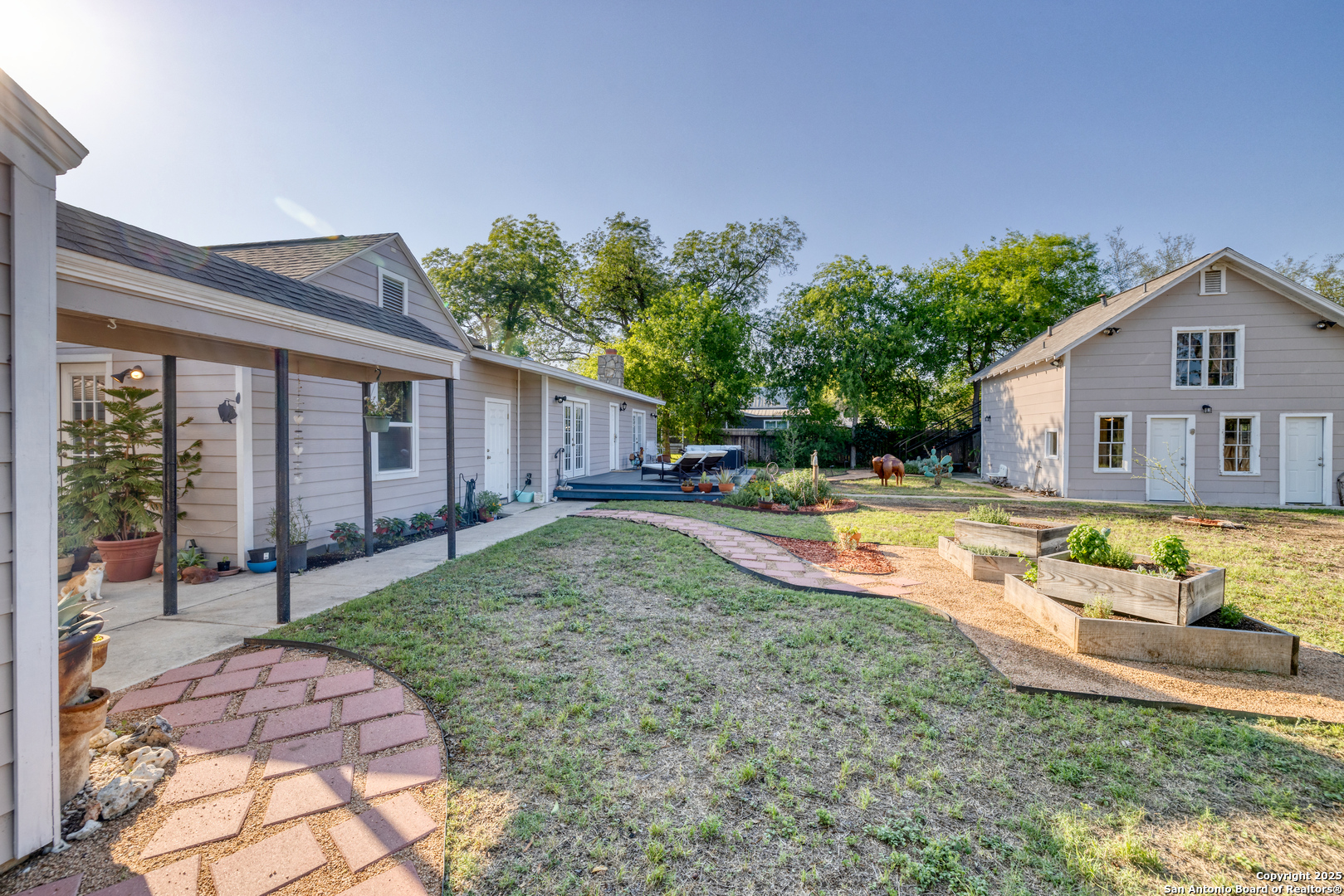 1100 N High Uvalde TX 78801