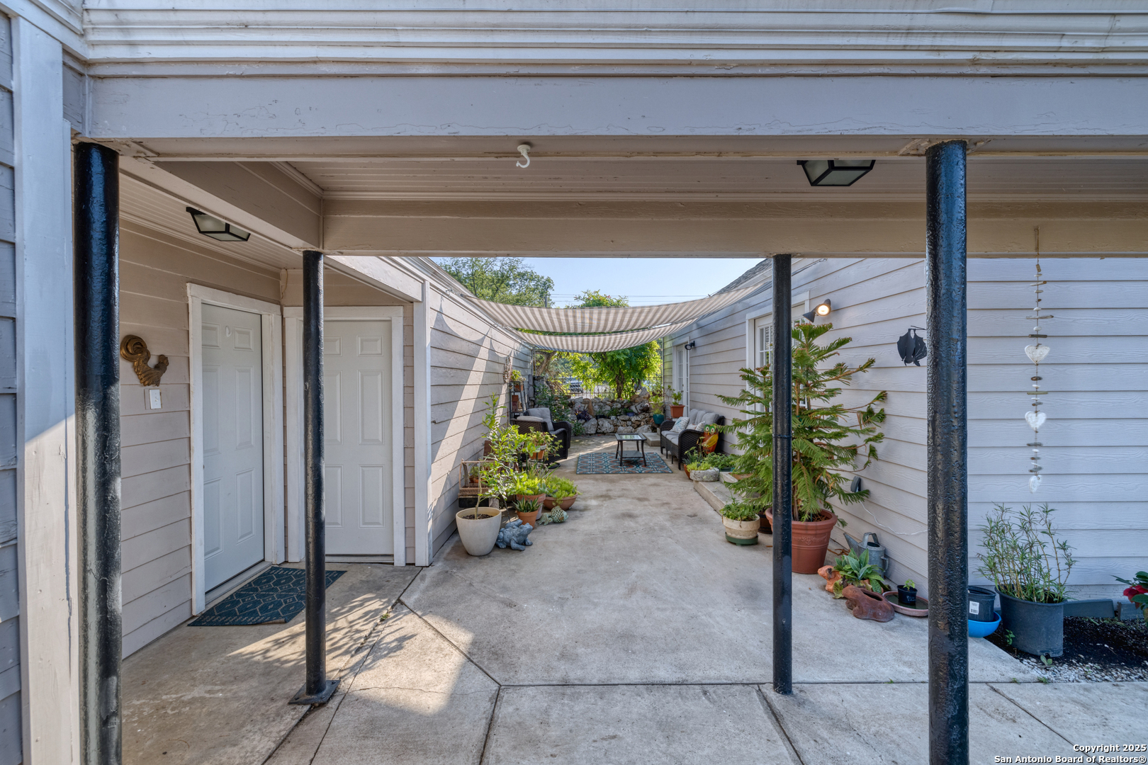 1100 N High Uvalde TX 78801