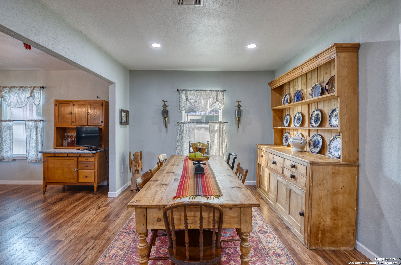 1100 N High Uvalde TX 78801