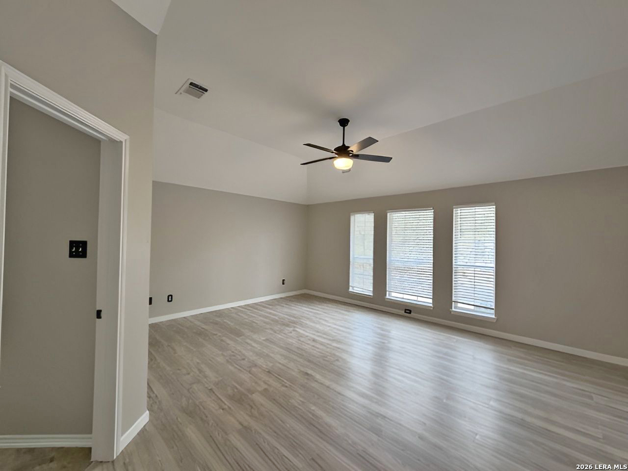 4122 Knollbluff San Antonio TX 78247