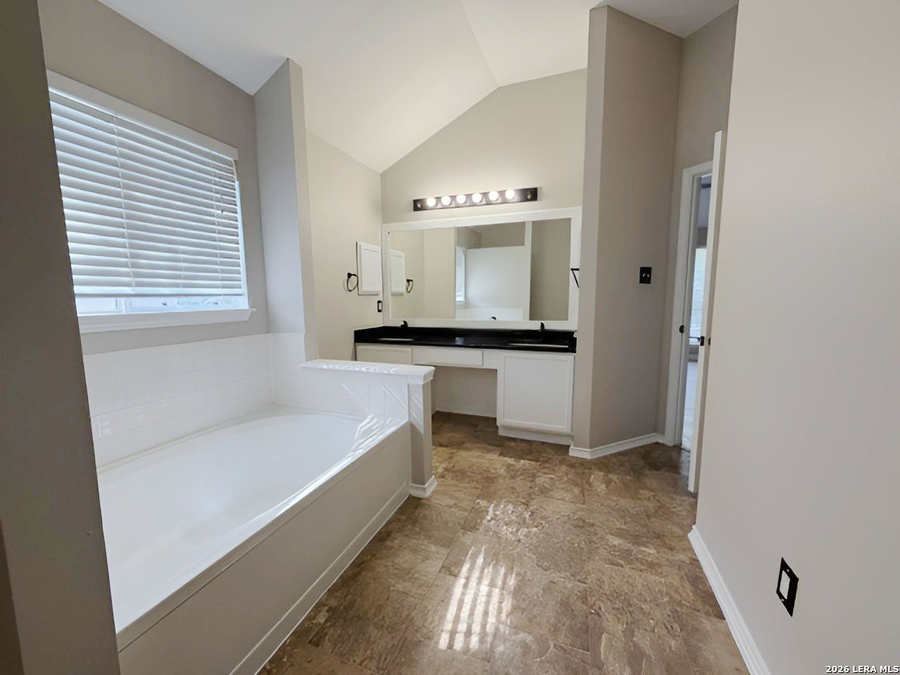 4122 Knollbluff San Antonio TX 78247