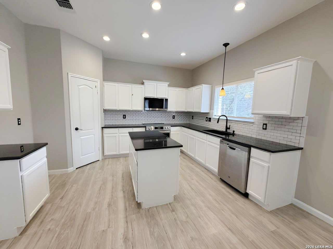 4122 Knollbluff San Antonio TX 78247
