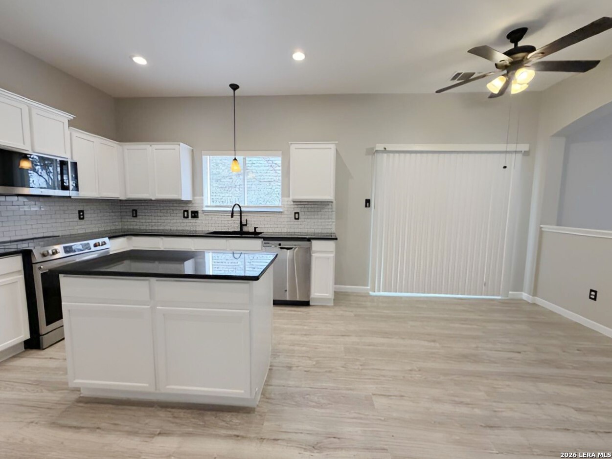 4122 Knollbluff San Antonio TX 78247