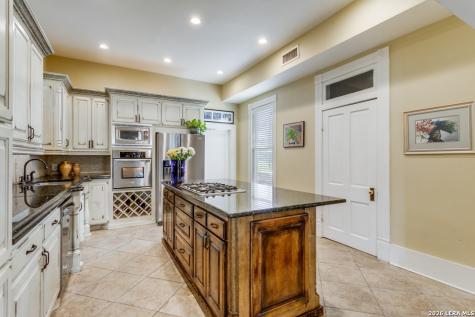 305 W Ashby Place San Antonio TX 78212