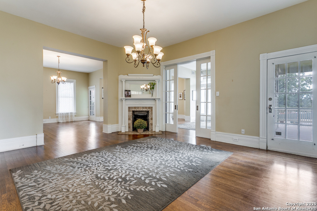 305 W Ashby Place San Antonio TX 78212