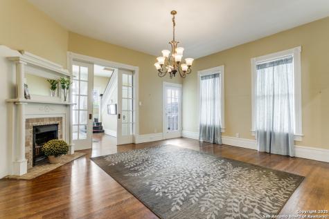 305 W Ashby Place San Antonio TX 78212
