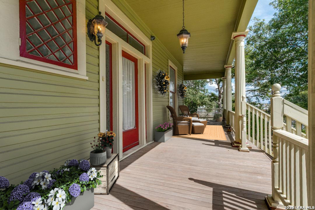 305 W Ashby Place San Antonio TX 78212