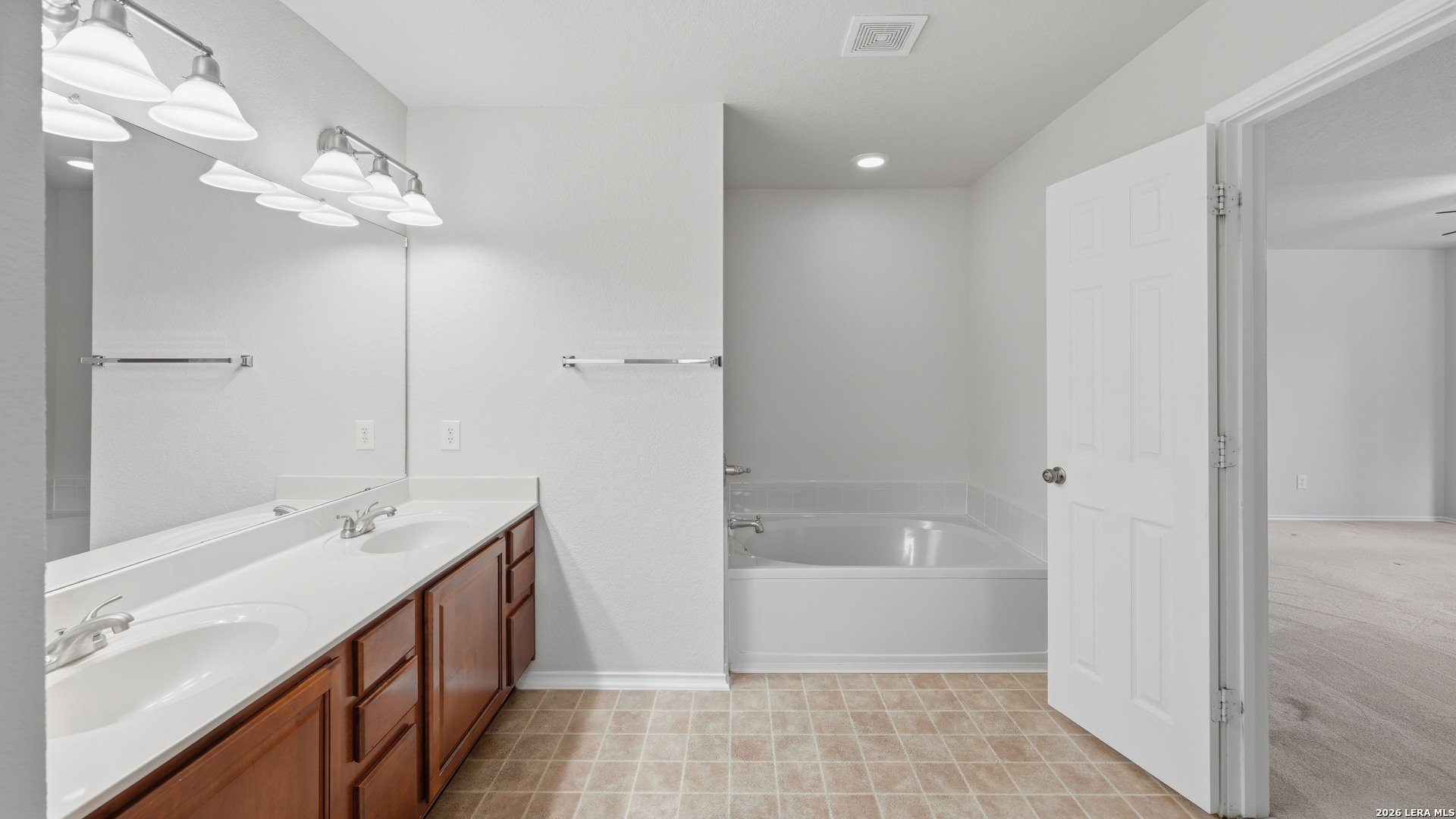 11004 Forest Pass Live Oak TX 78233