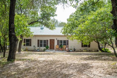 634 Live Oak Drive Adkins TX 78101