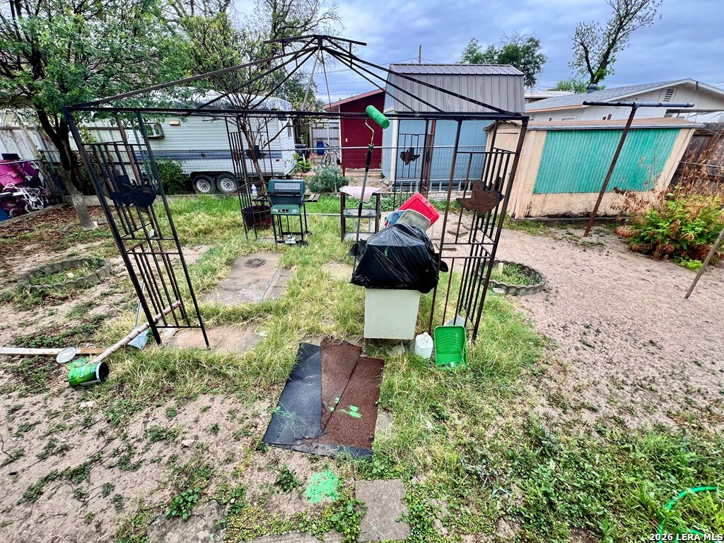503 503 W. Morin Del Rio TX 78840