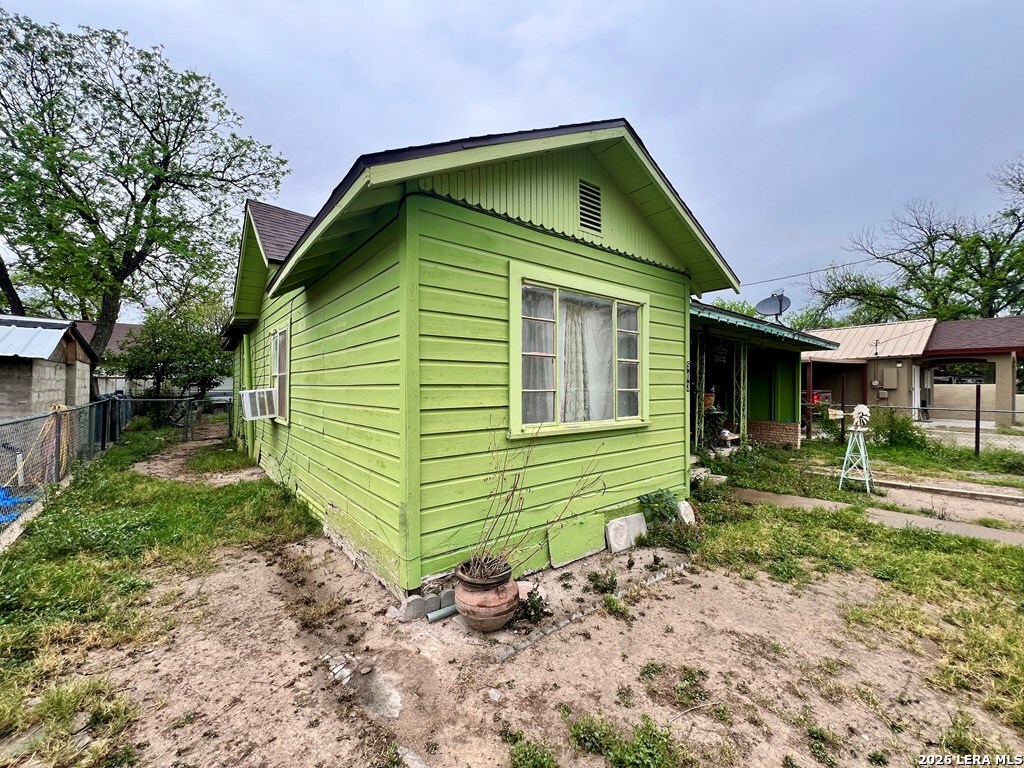 503 503 W. Morin Del Rio TX 78840