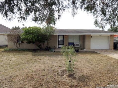 1603 1ST Zapata TX 78076