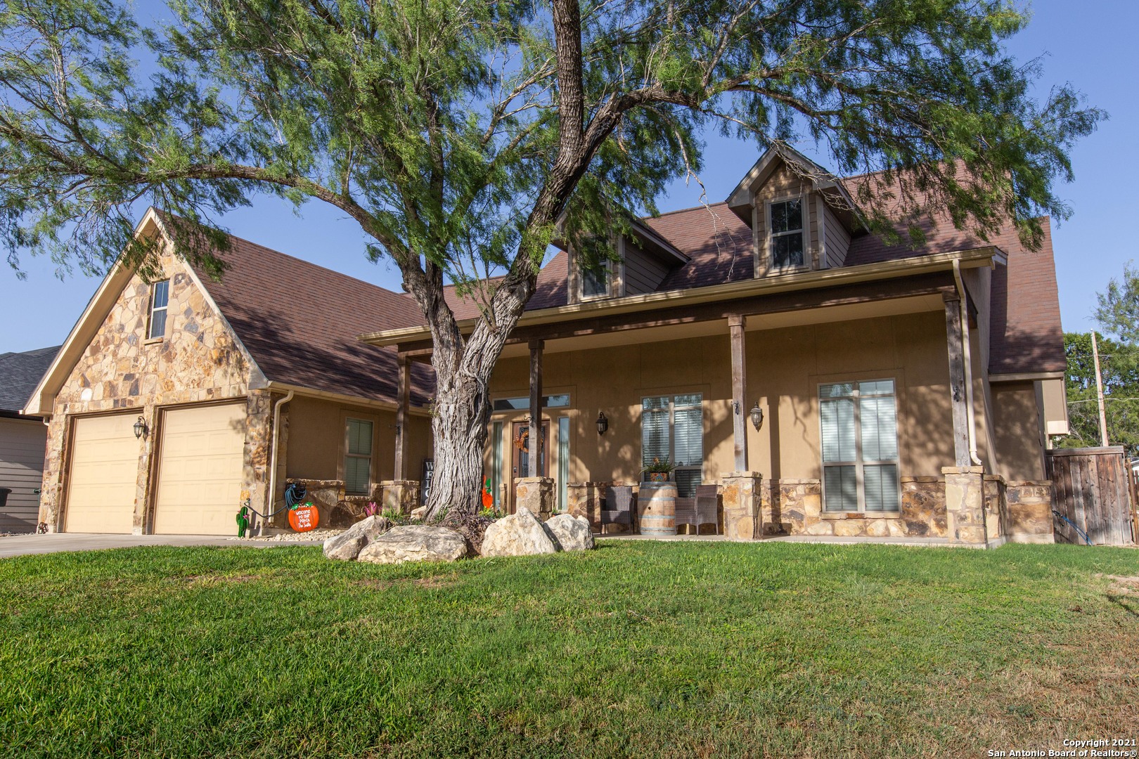 236 Country Club Lane Uvalde TX 78801