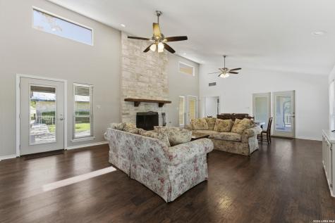 28337 Leslie Pfeiffer Drive Boerne TX 78015