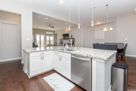 1008 Water Oak Schertz TX 78154