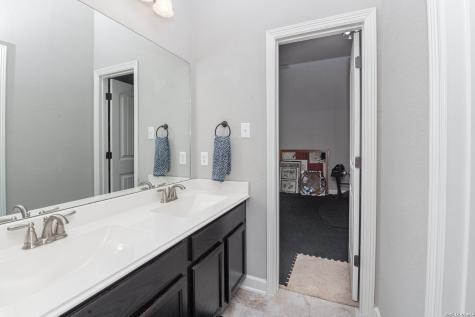 1008 Water Oak Schertz TX 78154
