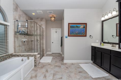 1008 Water Oak Schertz TX 78154