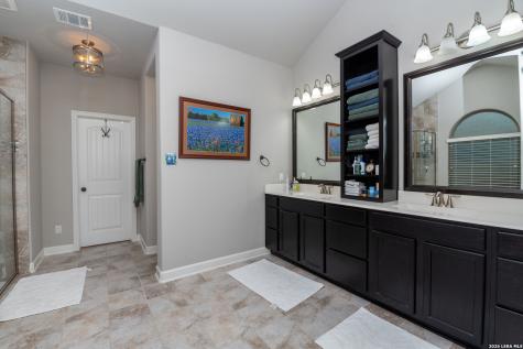 1008 Water Oak Schertz TX 78154
