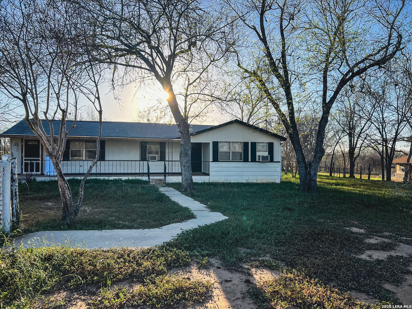 1207 El Paso Stockdale TX 78160