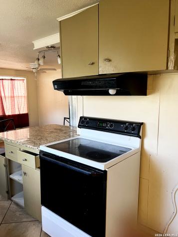 1207 El Paso Stockdale TX 78160