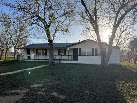 1207 El Paso Stockdale TX 78160