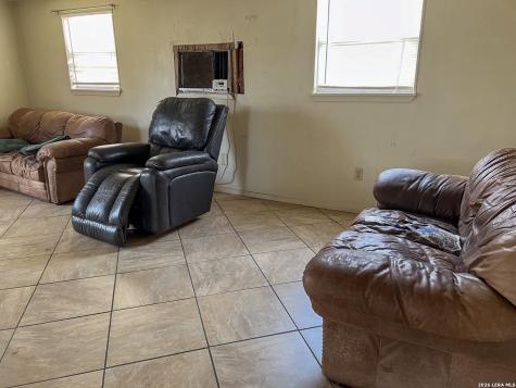 1207 El Paso Stockdale TX 78160