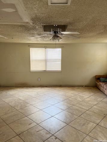 1207 El Paso Stockdale TX 78160