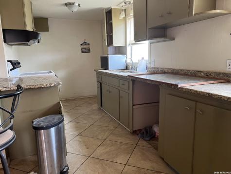 1207 El Paso Stockdale TX 78160
