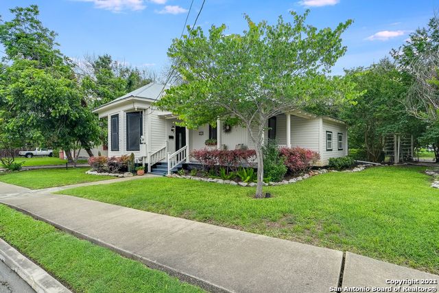 895 W Coll Street New Braunfels TX 78130
