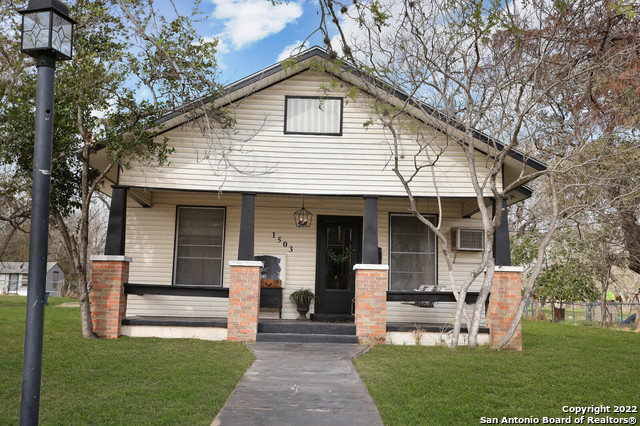 1503 N Main Street Pleasanton TX 78064