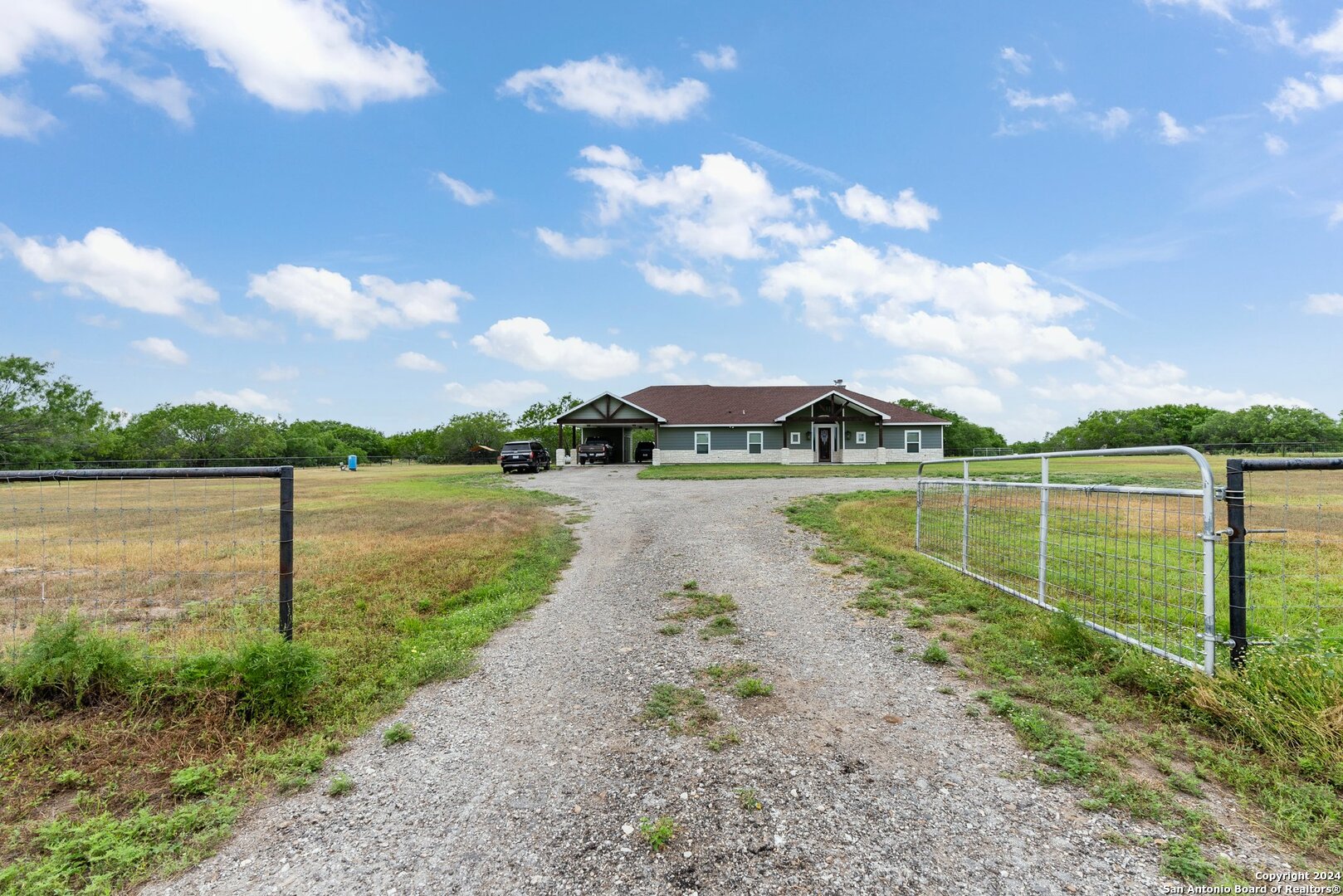 1443 Fm 799 George West TX 78022