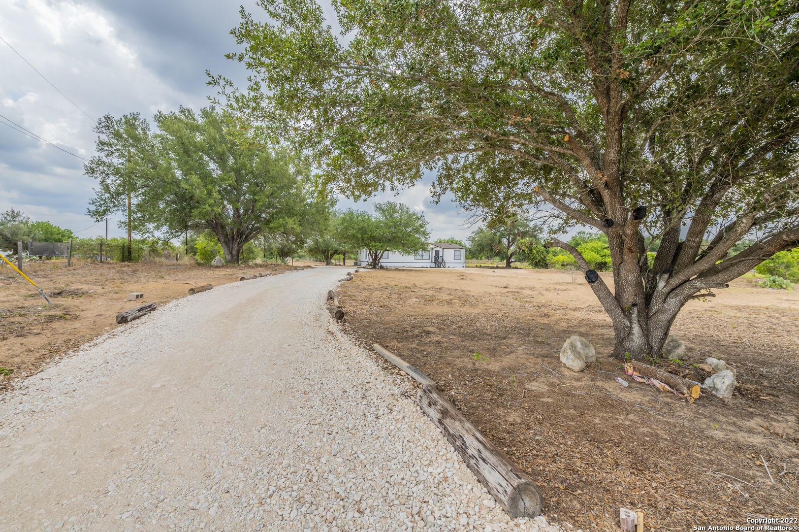 902 Clearview Path Floresville TX 78114