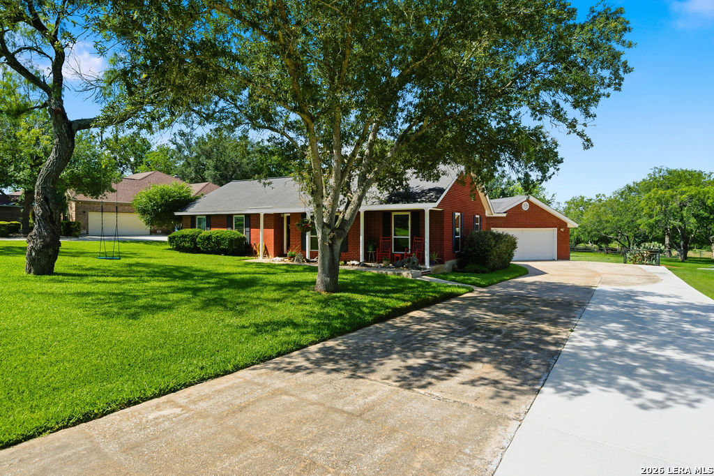 103 Oaklawn Floresville TX 78114