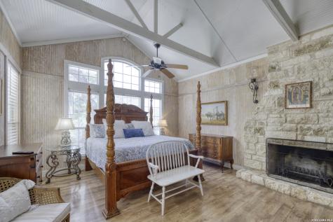 512 Cr 348 (River Road) Concan TX 78838