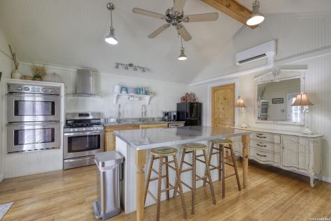 512 Cr 348 (River Road) Concan TX 78838