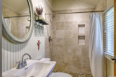 512 Cr 348 (River Road) Concan TX 78838