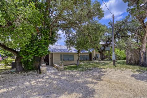 512 Cr 348 (River Road) Concan TX 78838