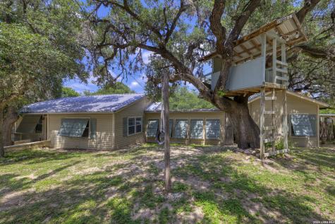 512 Cr 348 (River Road) Concan TX 78838