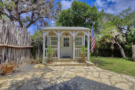 512 Cr 348 (River Road) Concan TX 78838