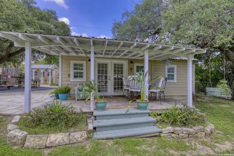 512 Cr 348 (River Road) Concan TX 78838