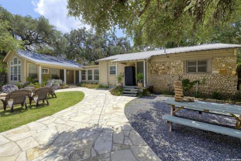 512 Cr 348 (River Road) Concan TX 78838