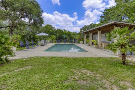512 Cr 348 (River Road) Concan TX 78838