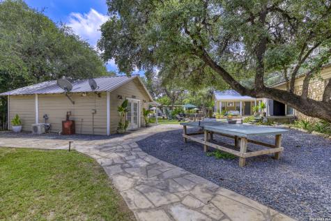 512 Cr 348 (River Road) Concan TX 78838