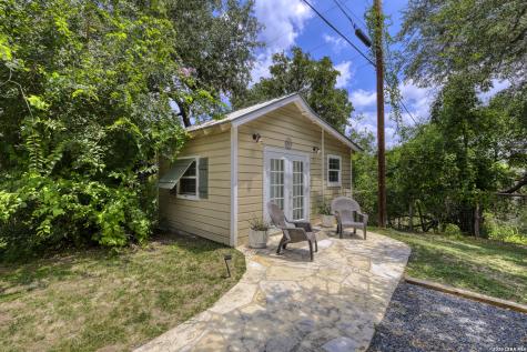 512 Cr 348 (River Road) Concan TX 78838