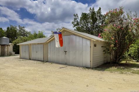 512 Cr 348 (River Road) Concan TX 78838