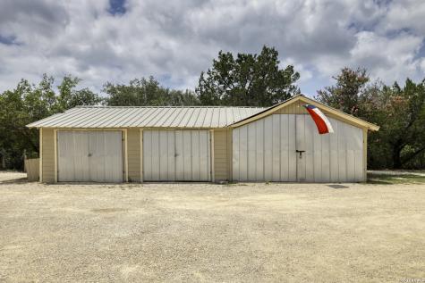 512 Cr 348 (River Road) Concan TX 78838