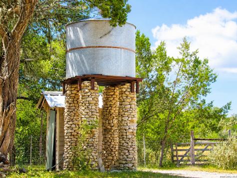 512 Cr 348 (River Road) Concan TX 78838